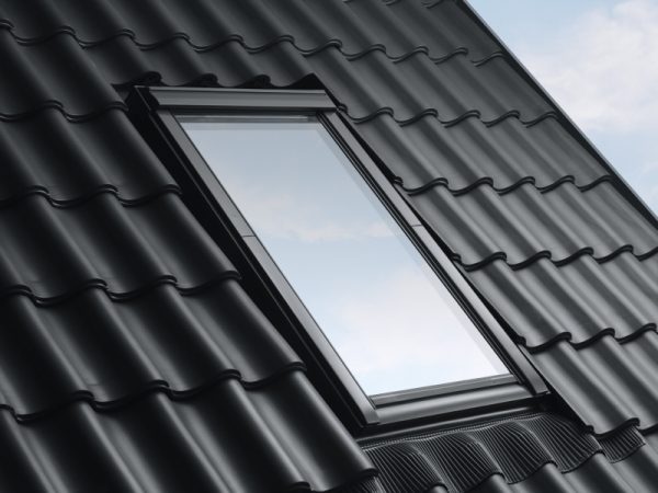 Velux GLL1061 CK02 Кровен прозорец 55x78cm горно управување – тројно стакло - Image 2